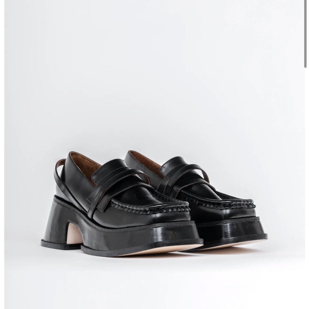 SHUSHU TONG PLATFORM LOAFERS SZ 35